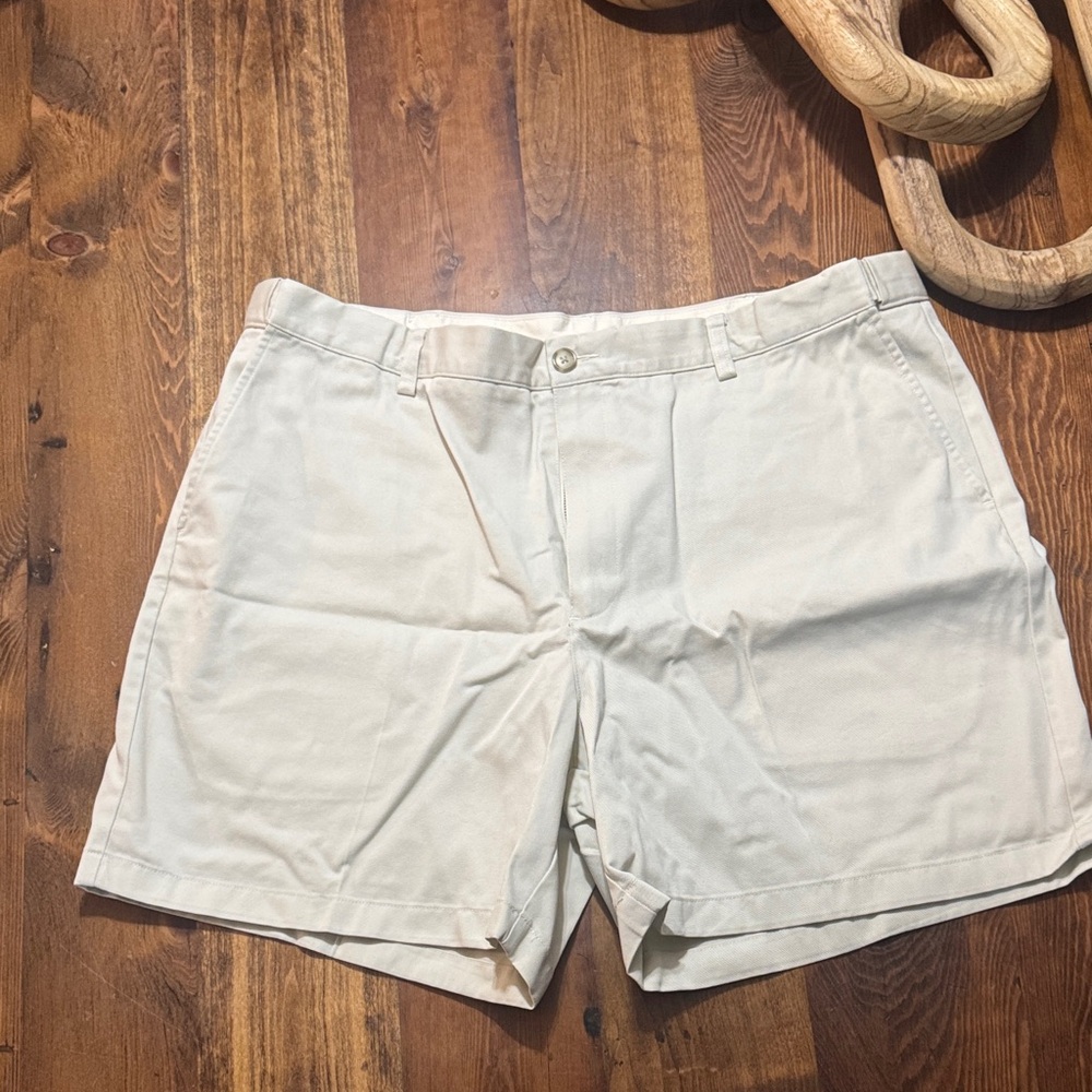 L.L. Bean Men's Cream Flat Front Shorts